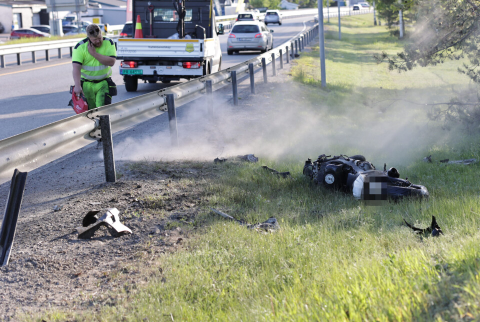 Voldsom MC-krasj på E134