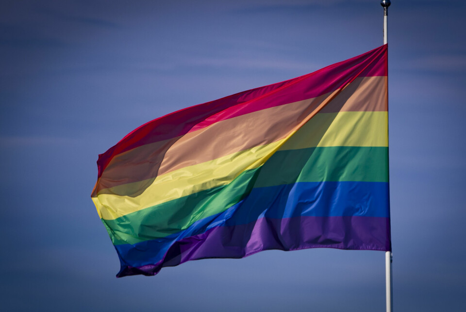 FÅR IKKE HENGE I FRED: Mye tyder på at kommunen må bestille opp et reservelager av Pride-flagg etter at det ble vedtatt innkjøpt til alle skolene for markering i fjor.