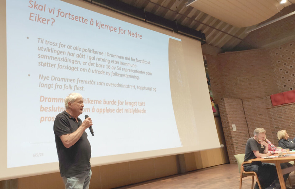 Tor Horgen Ellingsen stilte spørsmålet om de skulle fortsette kampen for Nedre Eiker. Salen var enig, men politikerne var delt i spørsmålet.