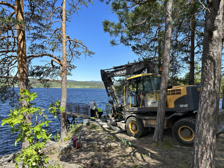 BADEPLASS: Sundhaugen ved Fiskumvannet.