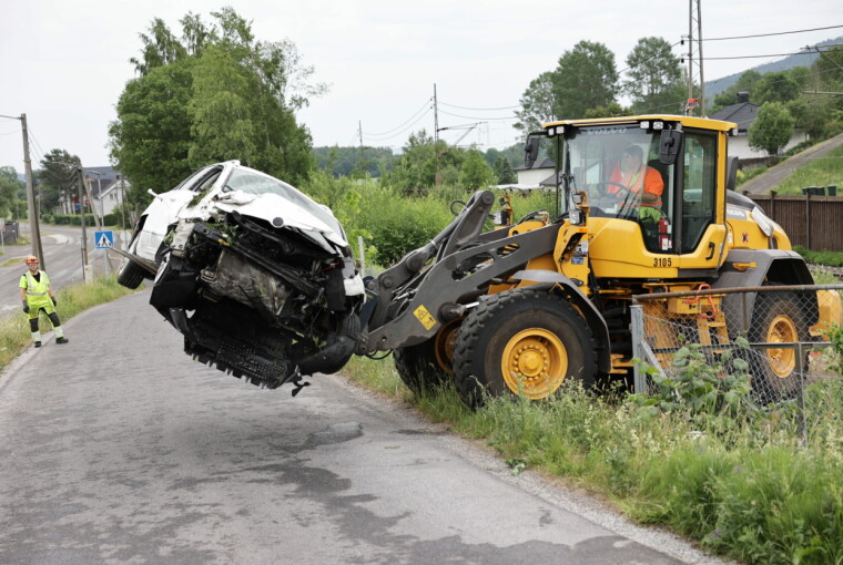 Fjernet bilen fra togsporet