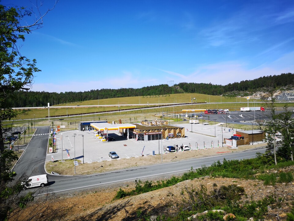 NUMMER 2 PÅ LISTA: Ladestasjonen på E18 ved Tvedestrand var den nest mest besøkte ladestasjonen i fellesferien i fjor.