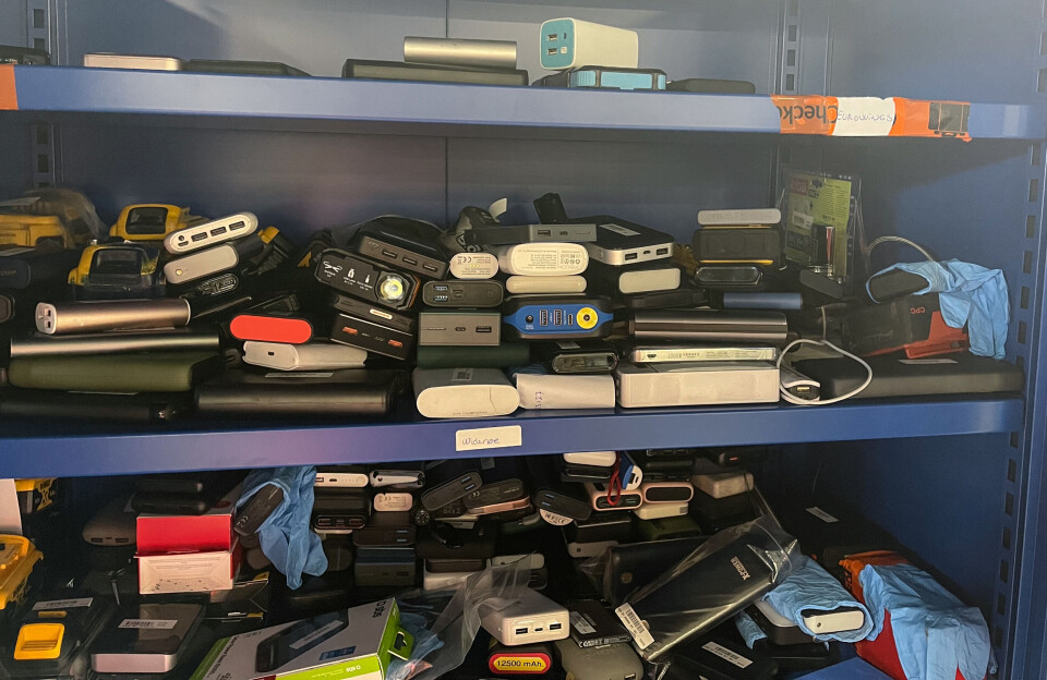 Advarer mot potensielt farlige batterier på flyturen