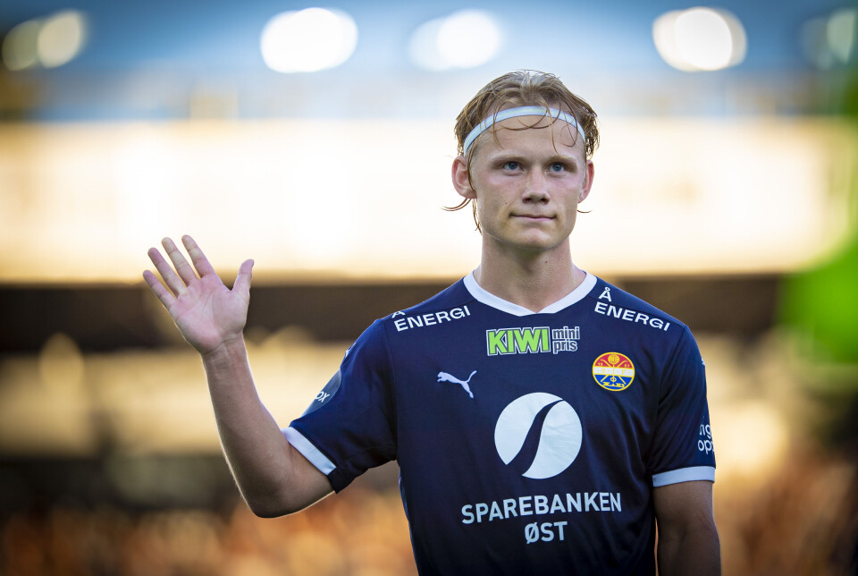 VINKET FARVEL TIL FANSEN: Gulliksen etter scoring i hans siste kamp for Godset - mot nettopp Bodø/Glimt.