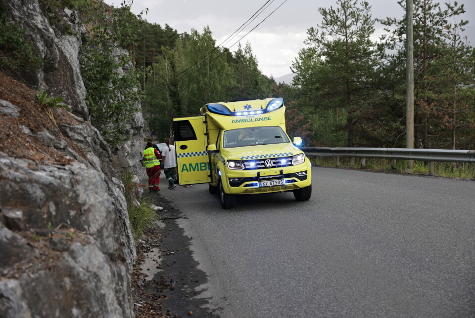 Bil i fjellvegg på Stenseth