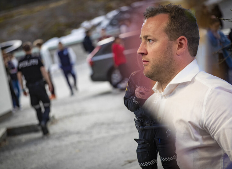 Politiet må av med silkehandskene, bli hardere i klypa og mobbere tvangsflyttes