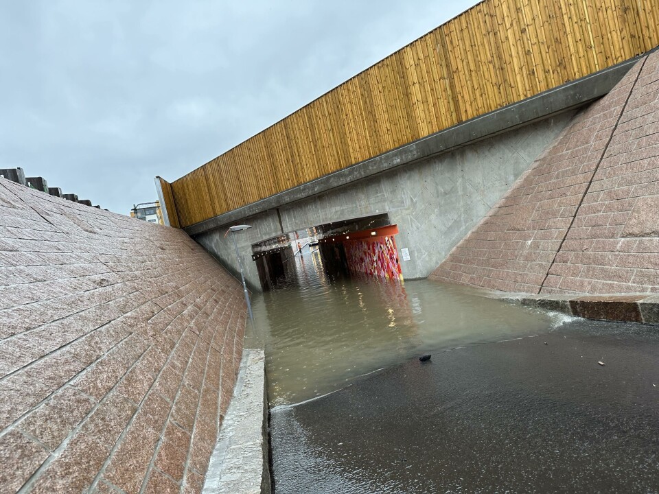 Plutselig ble den nye undergangen et svømmebasseng