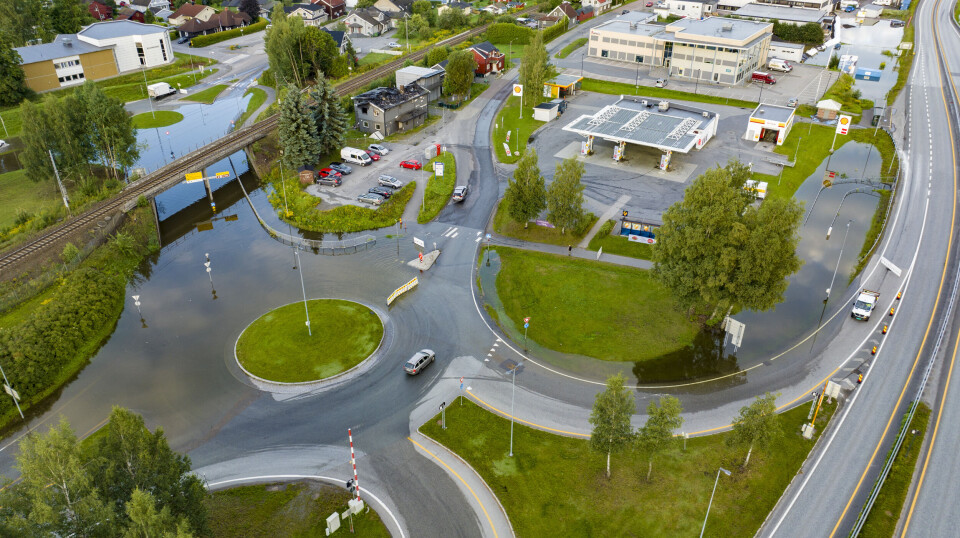 Oversvømmelse skaper trafikkaos
