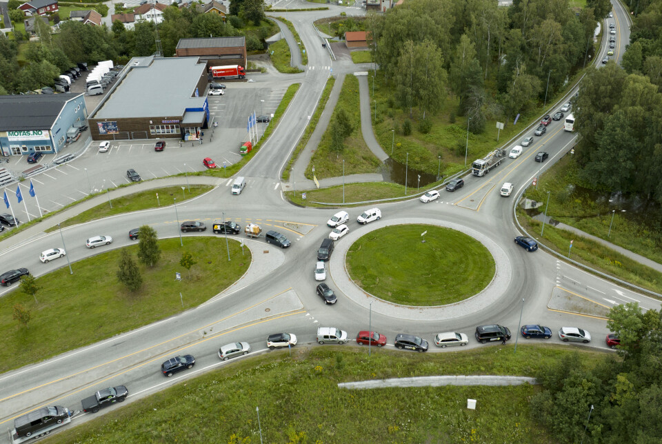 PROPP I KROKSTADELVA: Kø i alle retninger.