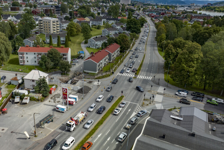 ROSENKRANTZGATA: Stillestående retning Hokksund og over Landfalløyabrua.