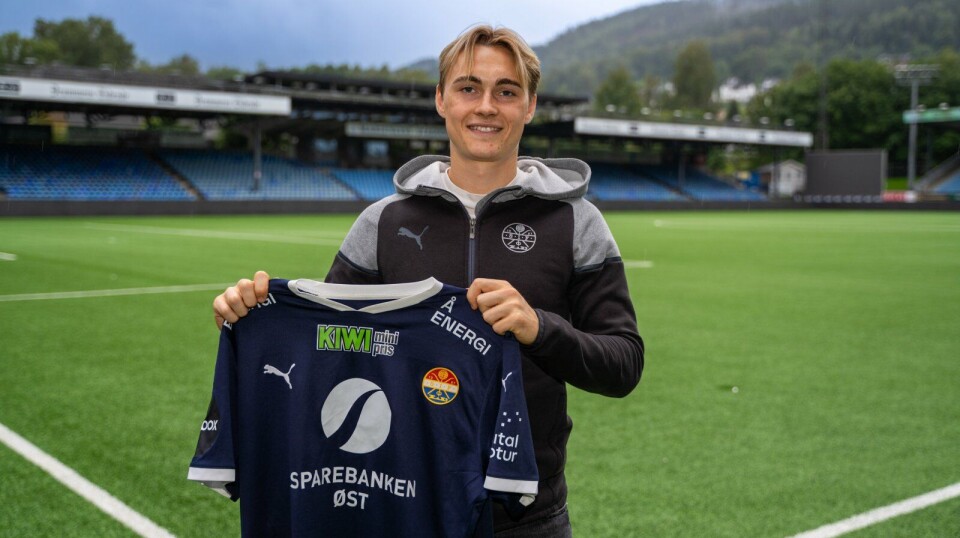 Henter spiller fra Skottland