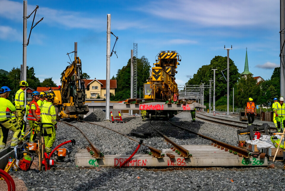 Bane NOR la i sommer om sporene og fagfolk og heftige maskiner var i aksjon