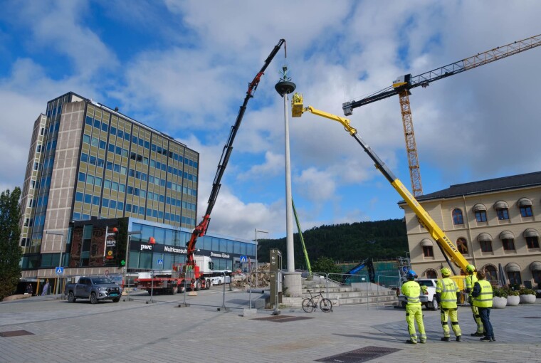 Byvåpenet fjernet etter over 70 år på sokkel