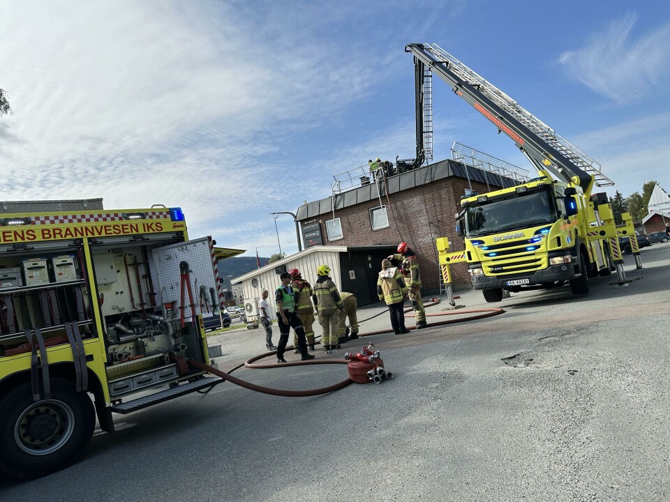 Brann på taket av Pizzabakeren