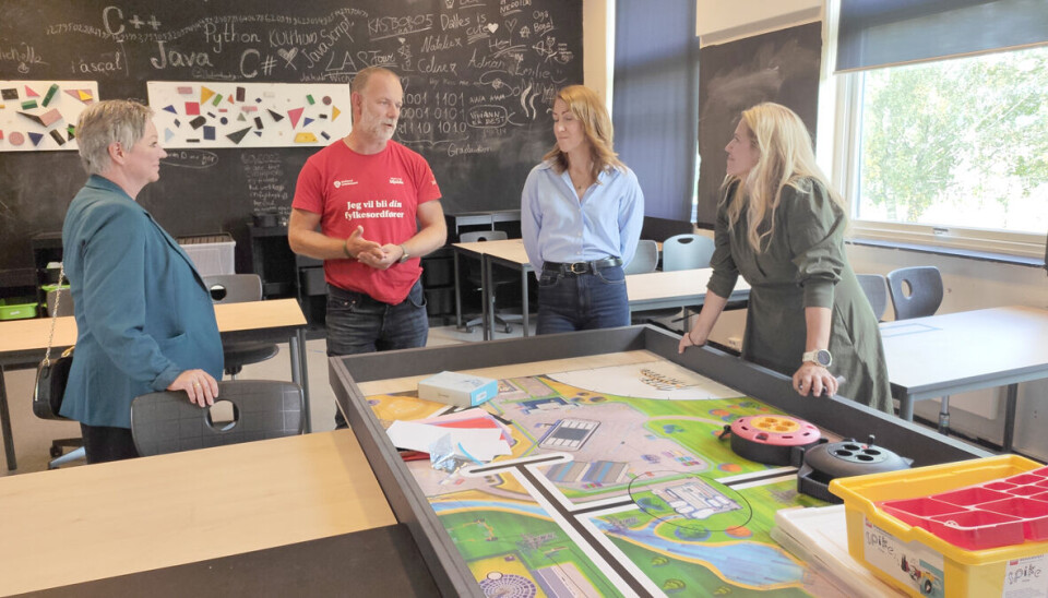 Ordføreren besøkte i dag sitt gamle klasserom sammen med delegasjonen fra Arbeiderpartiet i Buskerud og Tonje Brenna.
