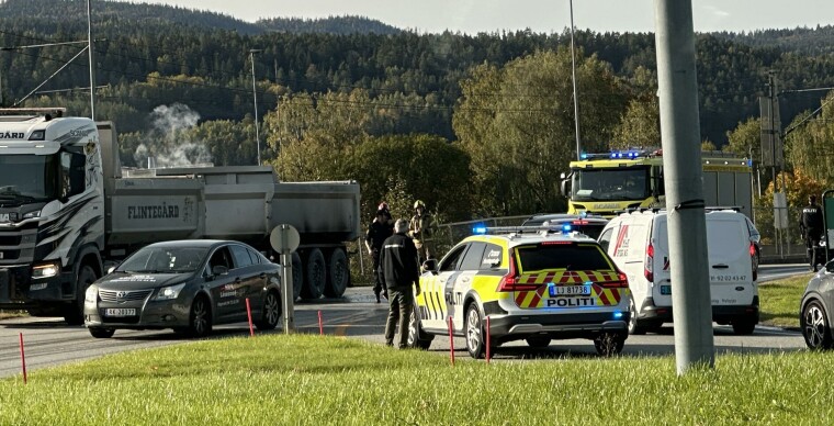 Brann i lastebil etter varmgang i bremser