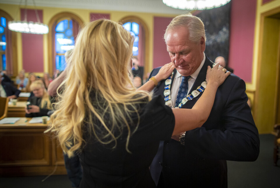 Følelsesladet da Monica ga Kjell Arne ordførerkjedet