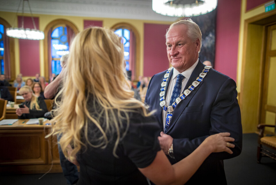 Følelsesladet da Monica ga Kjell Arne ordførerkjedet