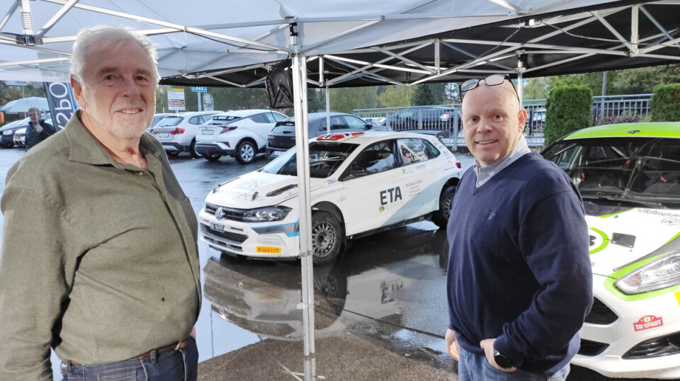 Overveldende respons da Kjell Kassa (t.v.) og Vegard Nedberg inviterte til motorsportfest på Sanden fredag kveld.