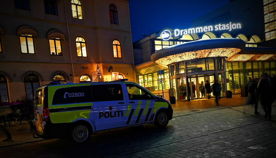 To tatt med kniv på Strømsø Torg