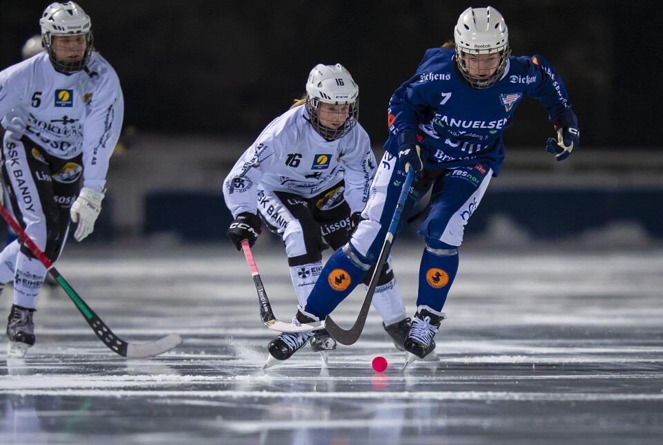 Drammens Lene Aamodt i duell med Solbergs Ida Formo.
