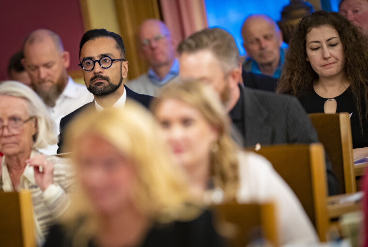 VIL BRUKE MILLIONER PÅ GRATIS BAD: SV, her representert ved Tony Burner og Sahar Madahian