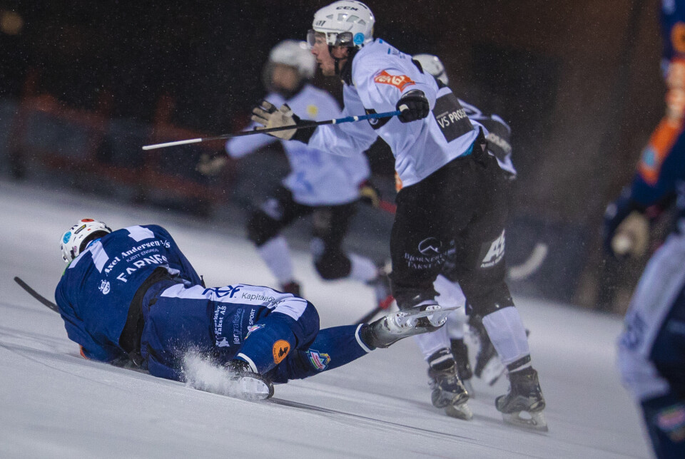 Delte poengene etter tett toppfight i lokalderbyet