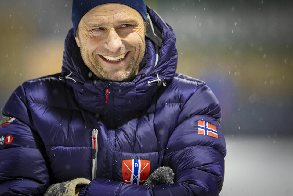 Landslagstrener Dag Erik Amundsen hentet fram smilet da snøen begynte å lave ned