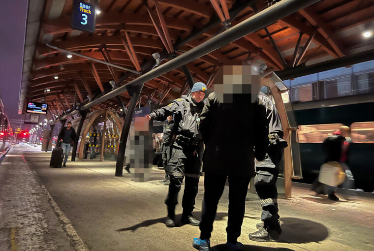 Innbragt arresten etter slåssing på toget