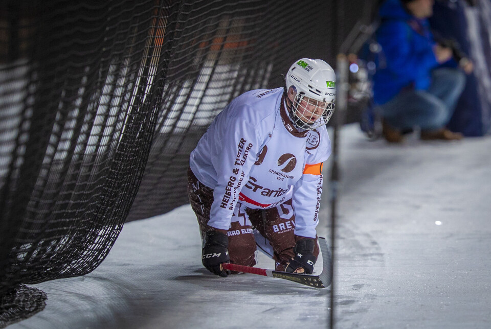 GIKK I «GARNET»: MIF-kaptein Tor Erling Tveter måtte ta telling etter en tur i nettet og nok en scoring i mot.