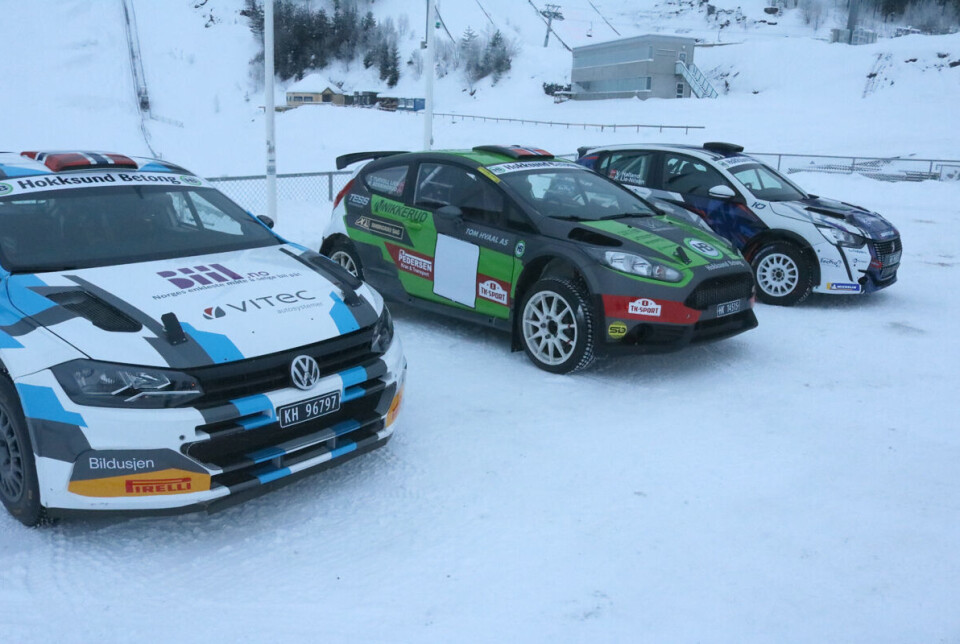 Det skal ikke mangle på hestekrefter under årets Sigdalsrally. Tirsdag ble noen av bilene vist i Vikersund Hoppsenter.