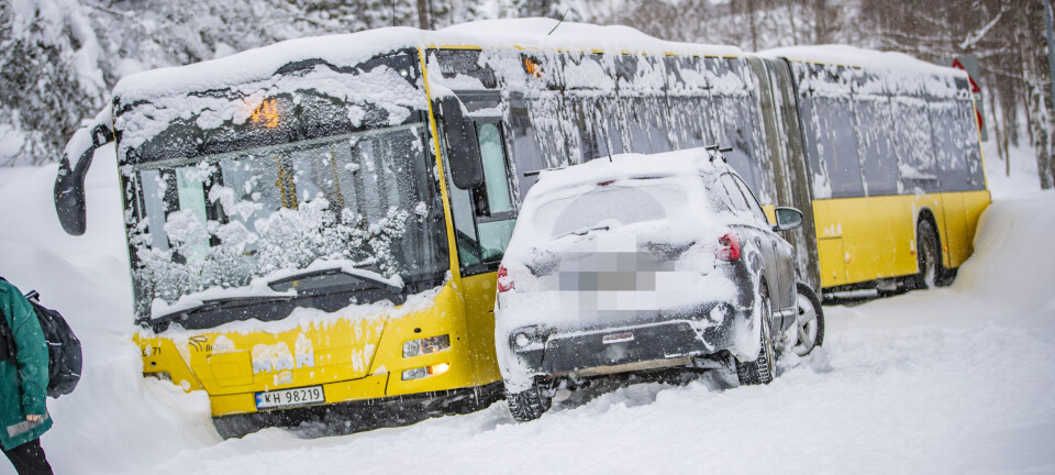 Leddbuss sperret vei i seks timer etter kollisjon