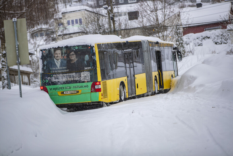 Leddbuss sperret vei i seks timer etter kollisjon