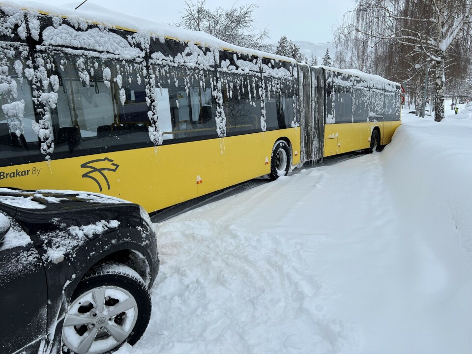 Leddbuss sperret vei i seks timer etter kollisjon
