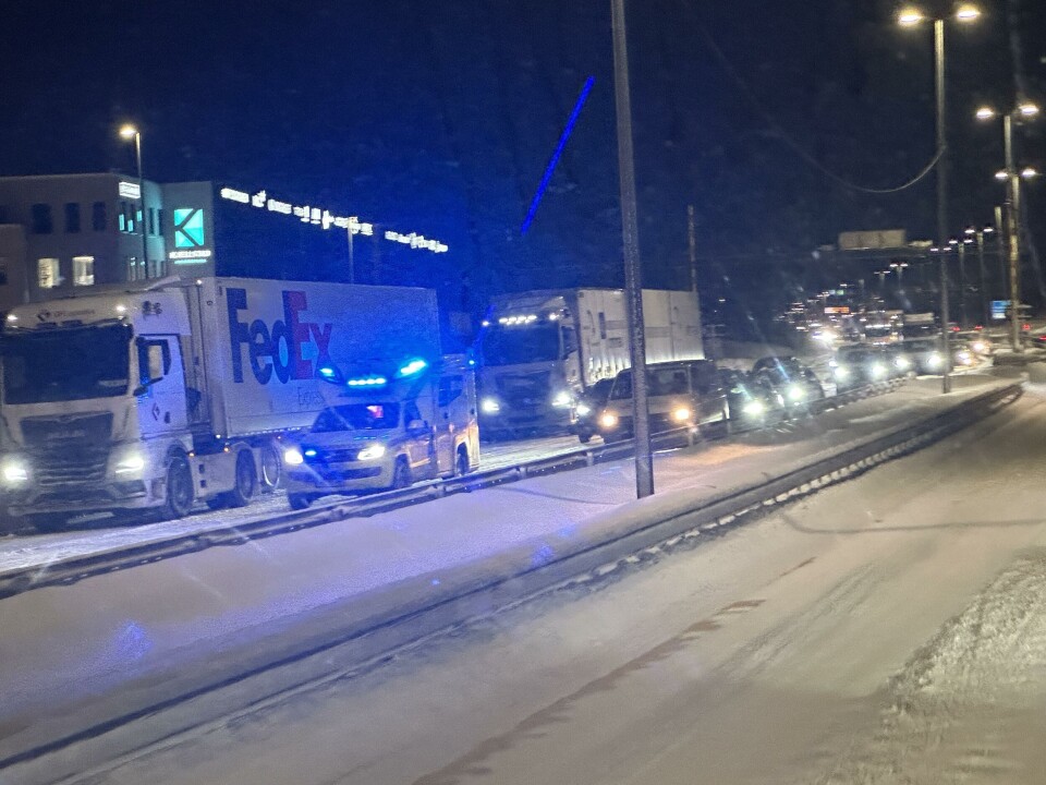 På Kjellstad står trailerne på rekke og rad for å legge på kjetting.