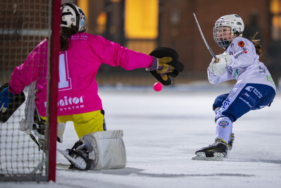 Drammens Maja Muri med kjempemulighet alene med keeper.