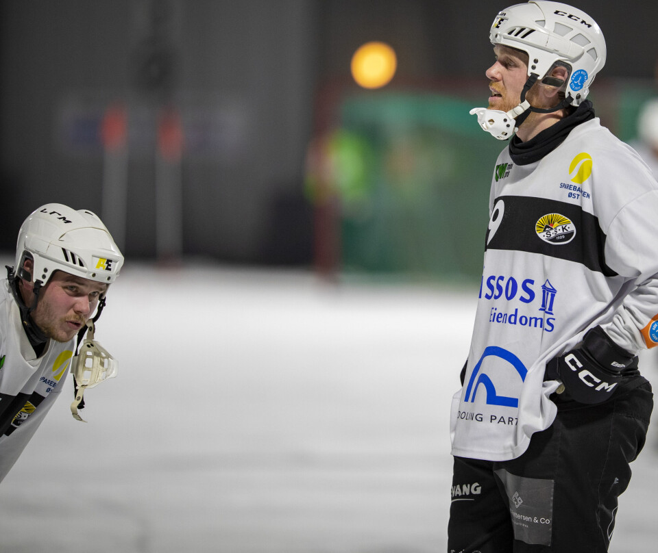 SKUFFET: Solberg-spillerne hang med hodet etter kampen og to viktige poeng tapt.