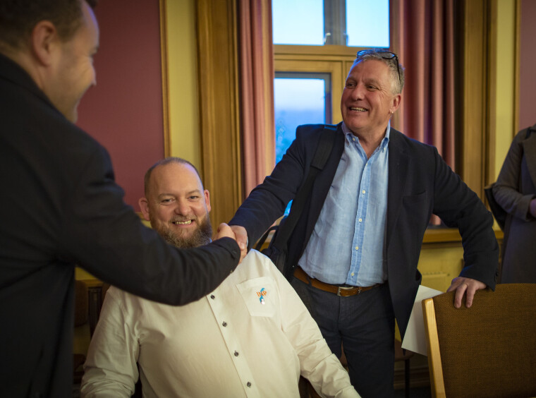 SKILSMISSE: Lars Stenberg (t.v.) og Lars Krogsund (t.h.) har gått hver sin vei - sistnevnte blir nå uavhengig representant i kommunestyret, mens førstnevnte skal representere det opprinnelige Industri- og Næringspartiet.