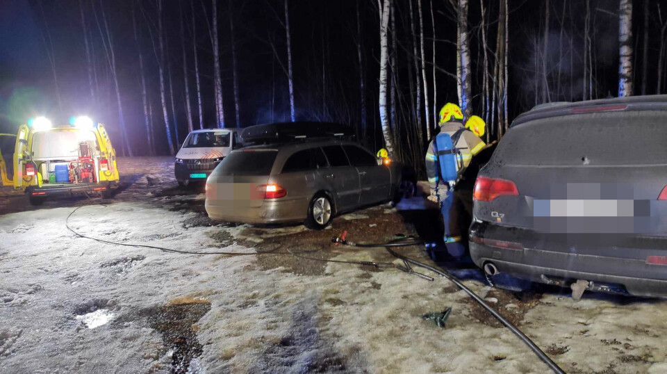 To biler tok fyr - trolig påsatt
