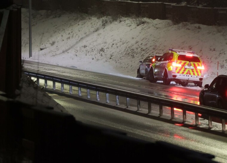 E134 stengt etter trafikkulykke