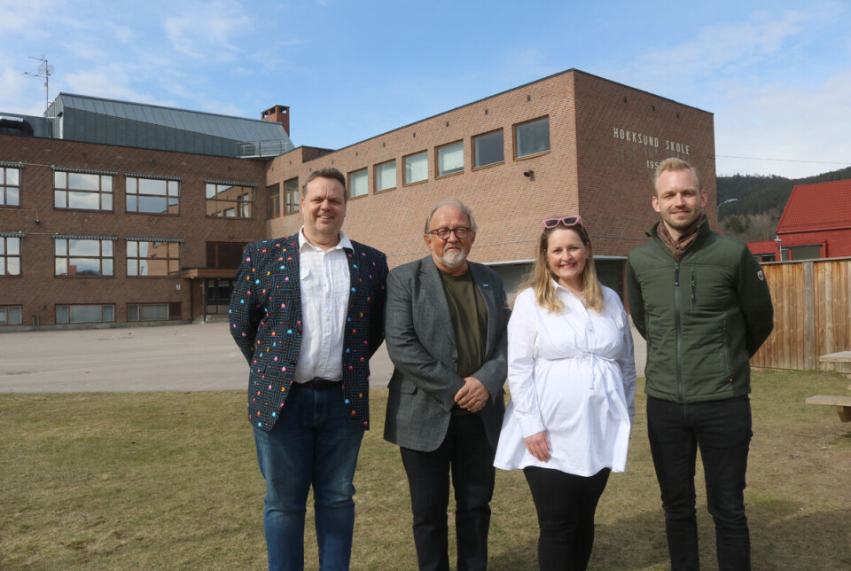 Posisjonen i Øvre Eiker ønsker etablere en privat skole på Lerberg. F.v. Trond Bermingrud, Hans Kristian Sveaas, Julie Vaage og Adrian Tollefsen.
