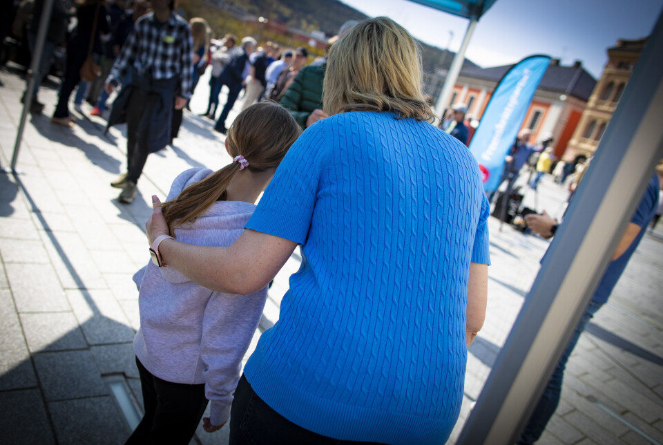 Både små og store fans fikk hilse på Listhaug, som delte villig ut selfier.
