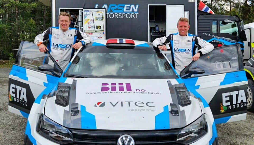 Regjerende norgesmester Frank Tore Larsen og kartleser Lars-Håkon Lundgreen