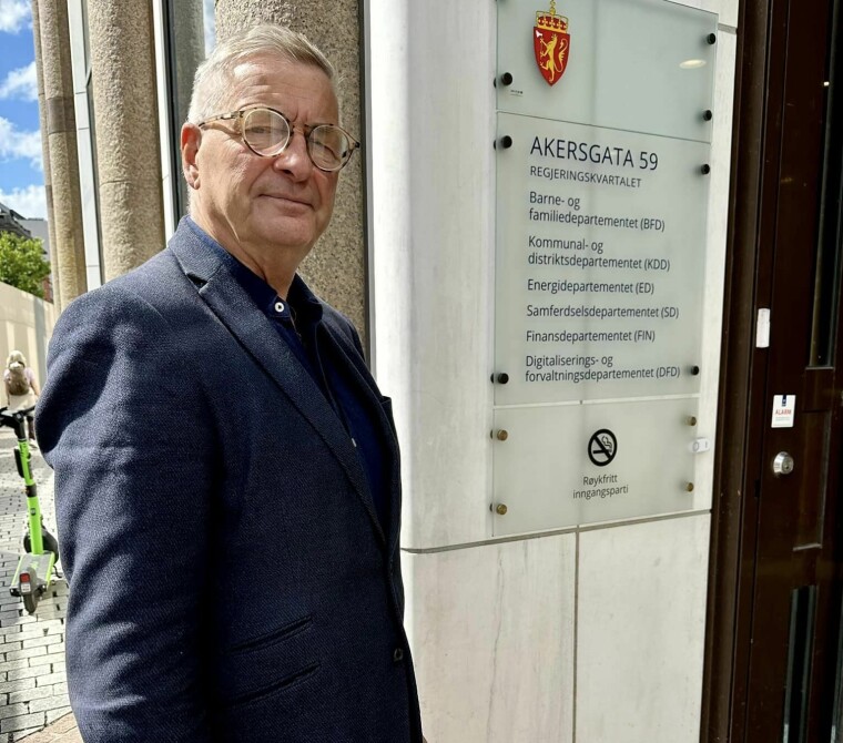 Fylkesordfører Tore Opdal Hansen var torsdag i møte med statsråden i kommunaldepartementet knyttet til pengeskvisen i fylkeskommunen.