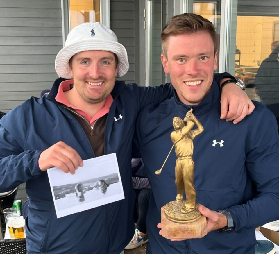 Christopher Tybring-Gjedde og Felix Ljungberg fra Ready gikk til topps i årets utgave av Bandygolf mot Kreft.