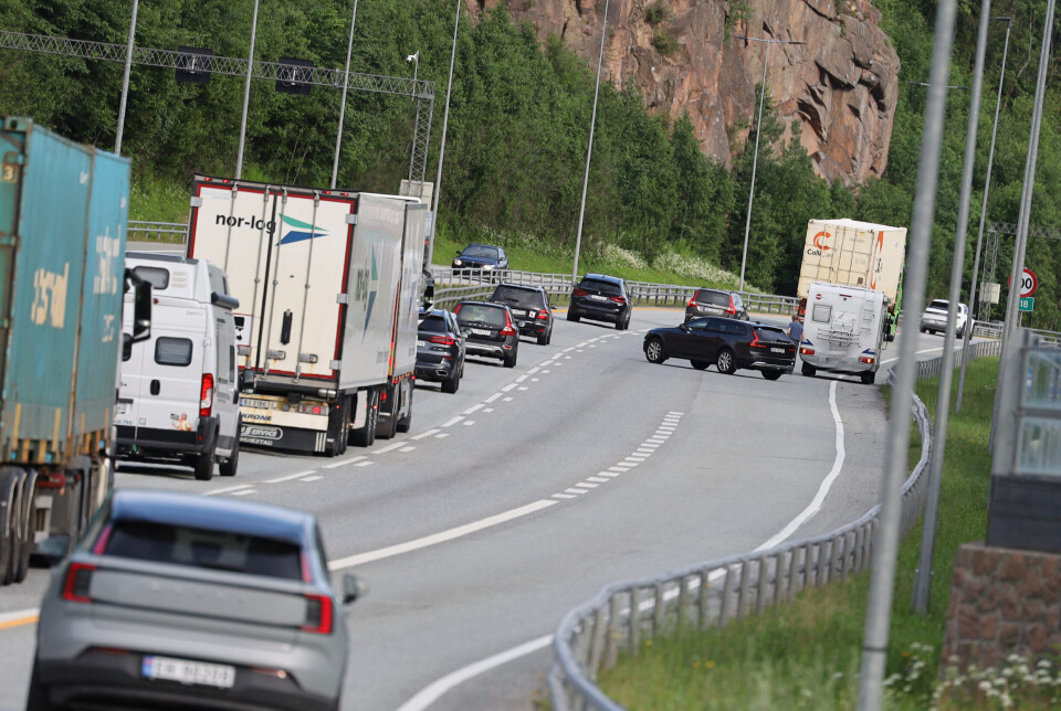 Brann i bobil stengte E18-tunnel