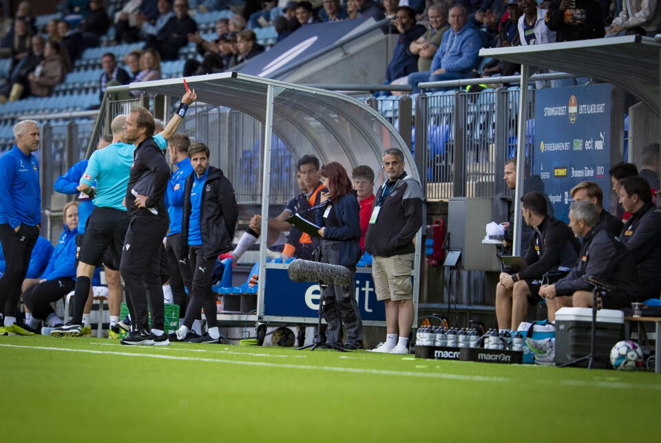 ...til rødt kort for Sandefjords assistenttrener for dårlig oppførsel og munnbruk