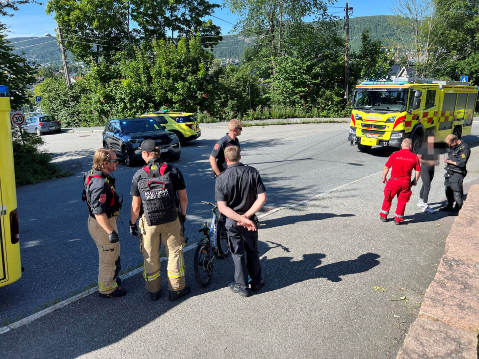 Gutt til legevakt etter krasj med bil