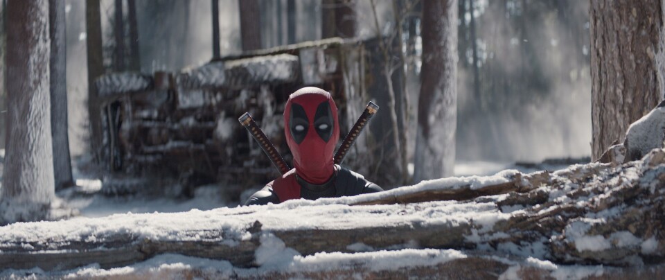 Deadpool kikker opp før hans egen evne til å helbrede seg selv kommer til sin nytte
