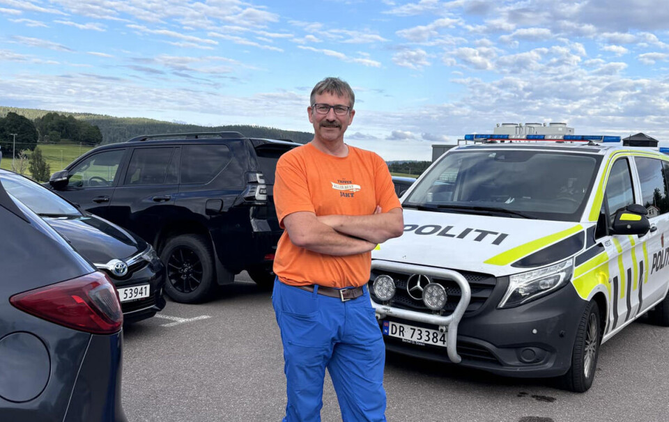 Lars Rypaas er godt fornøyd med at de fant igjen bilen på en P-plass i Hof og at politiet tok saken alvorlig.